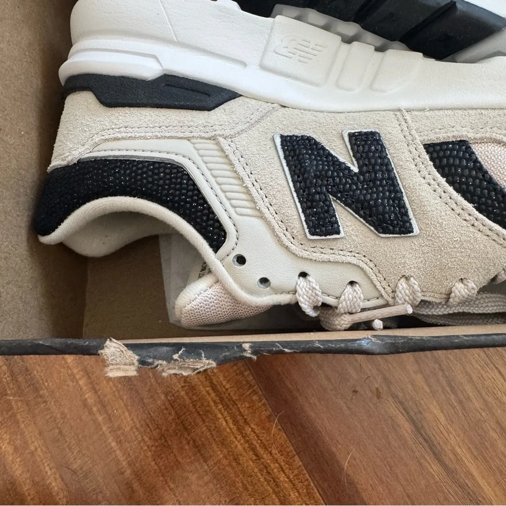 New Balance Beige and Black Women's Sneakers - Picture 9 of 11